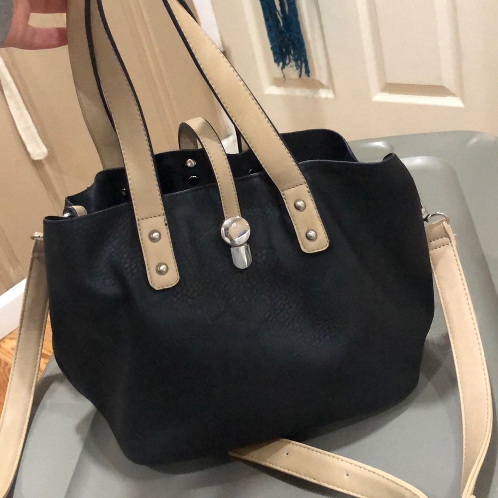 Black bucket bag